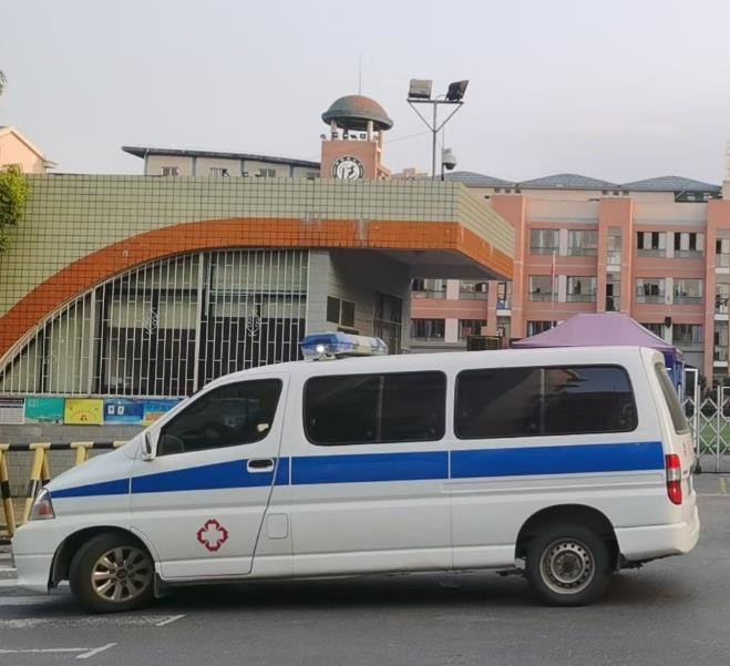 诏安救护车出租护送骨折病人一公里多少钱